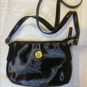 Tommy Hilfiger blackribbed crossbody bag